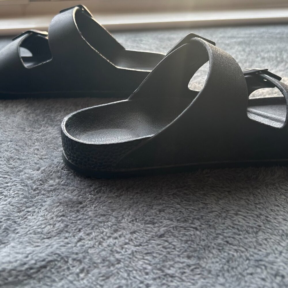 Boys Strauss + Ramm Two Strap Slides Black Size 3Y NWOT - Picture 3 of 6